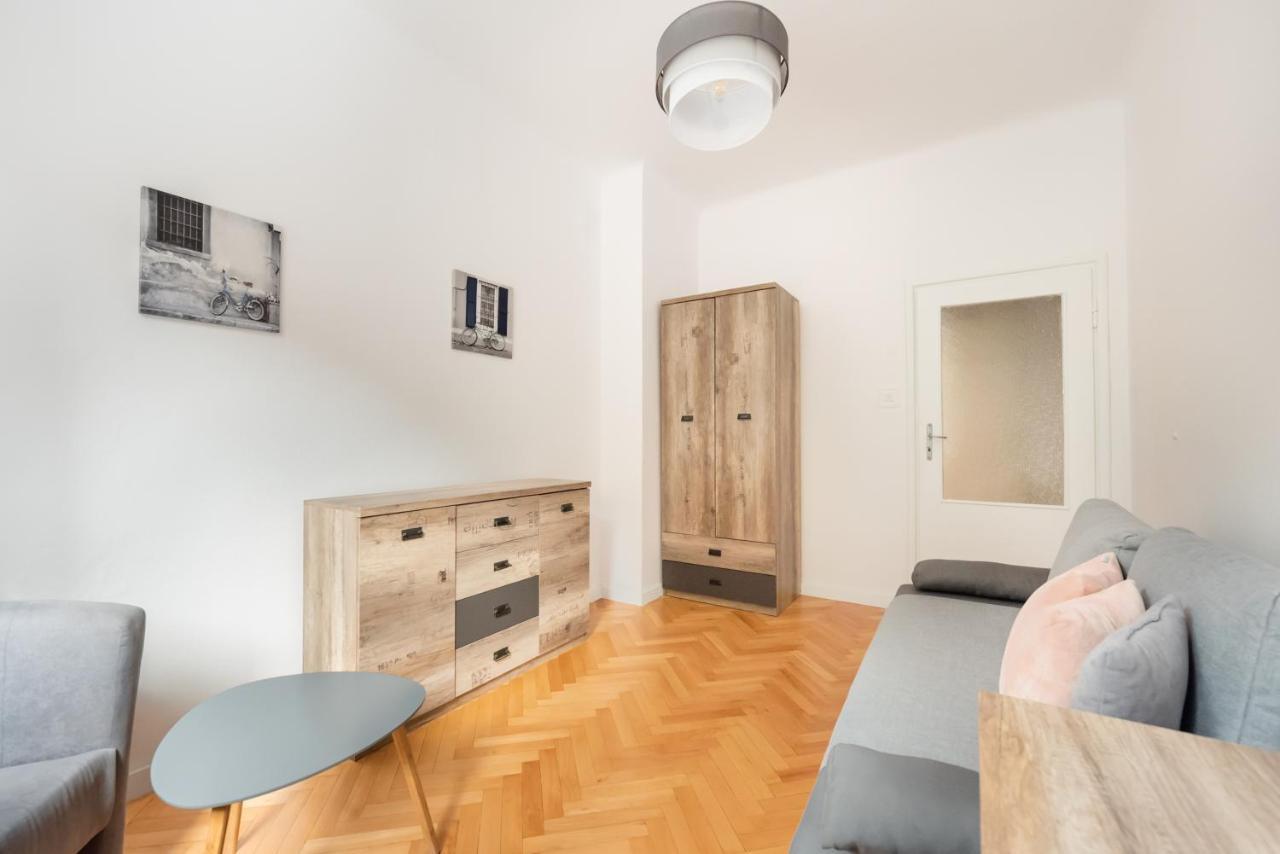 Plac Zbawiciela 3-Bedroom Apartment Warsaw Luaran gambar
